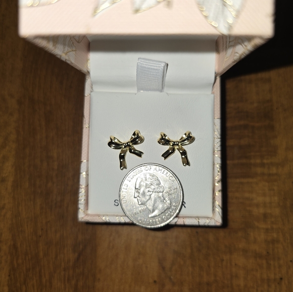 Bow Earrings - Picture 2 of 3